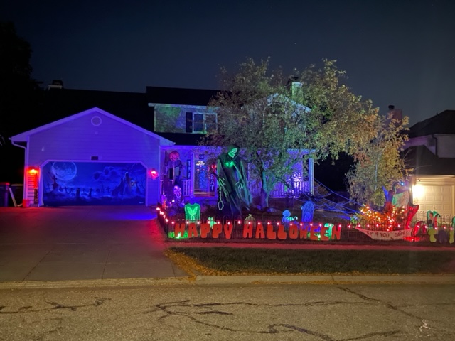 Insane Halloween house lights up in time to Macklemore's 'Downtown' (VIDEO)