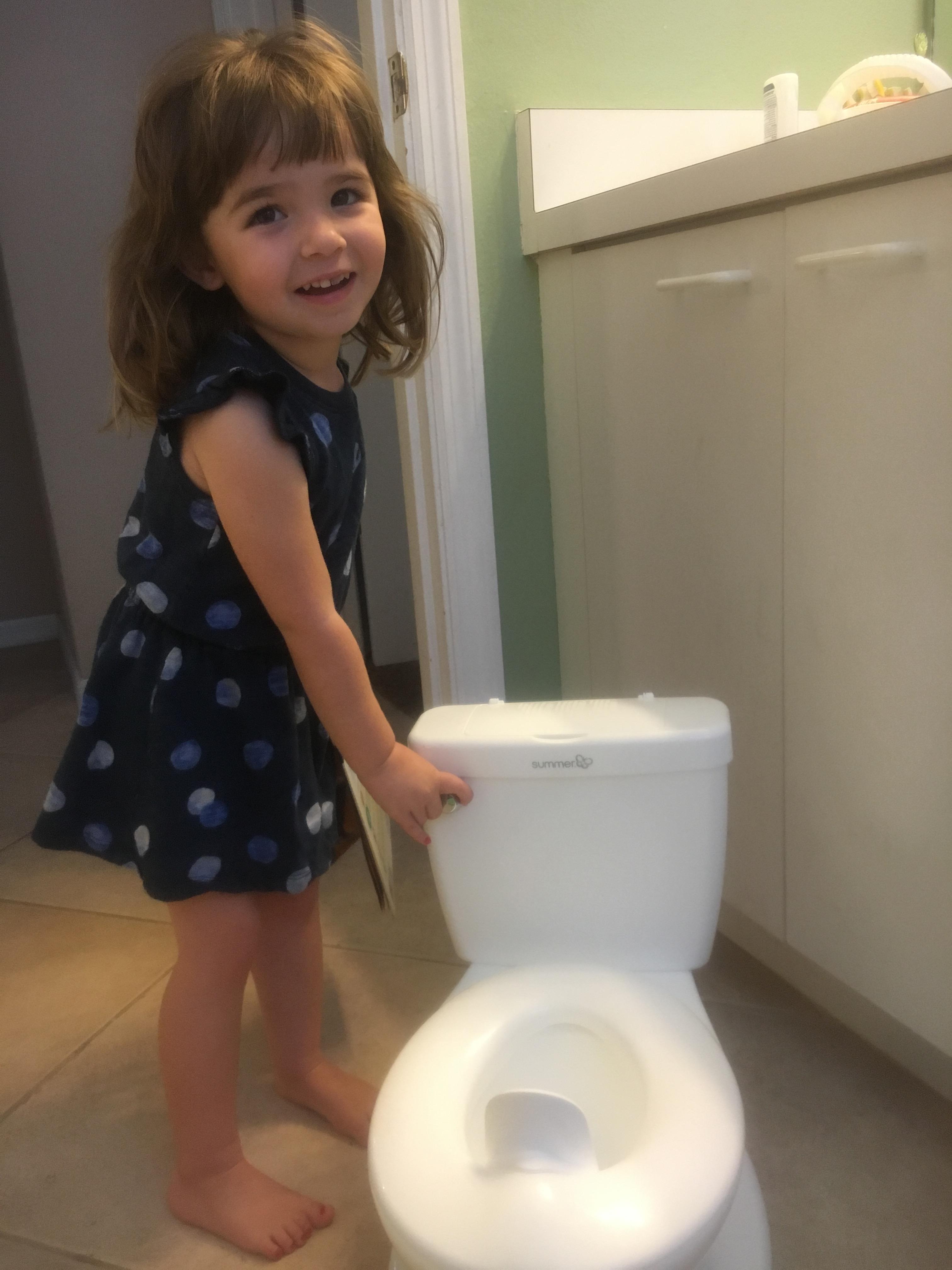 Little Girl Potty Train - Image to u