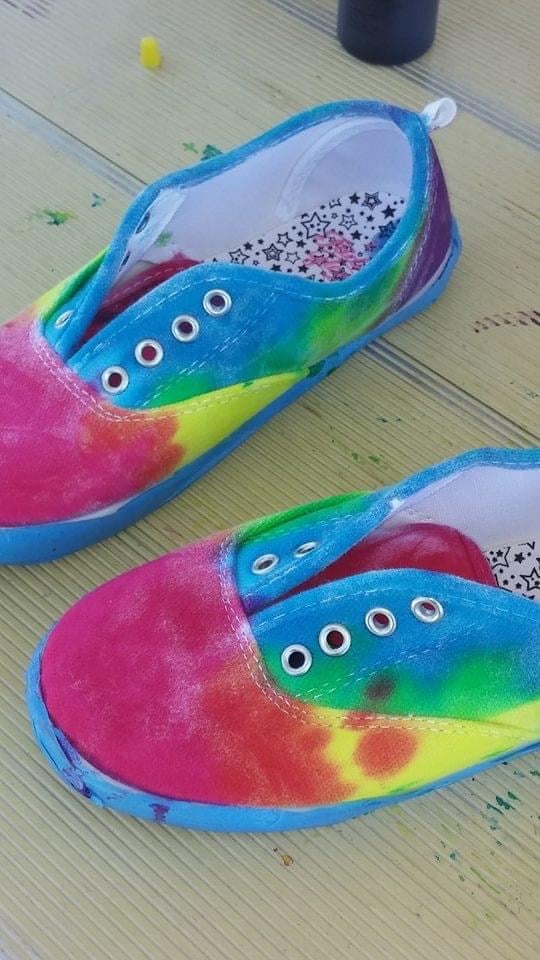 How to Tie Dye Shoes - The Kitchen Table Classroom