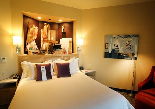 travel themed hotel rooms