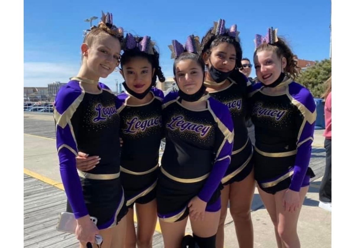 Rocket cheerleaders place second in MAC competition – SHS Orbiter