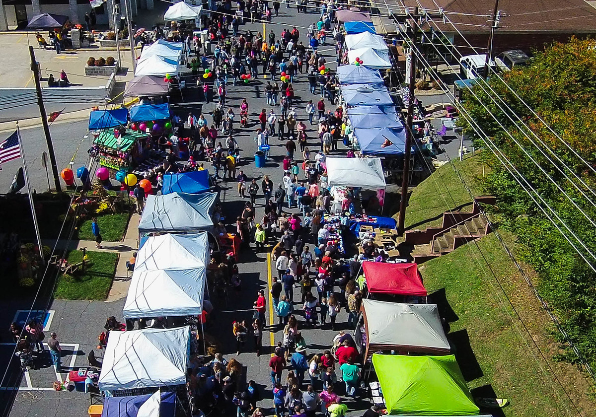 The Taylorsville Apple Festival Returns for the 32nd time! | Macaroni