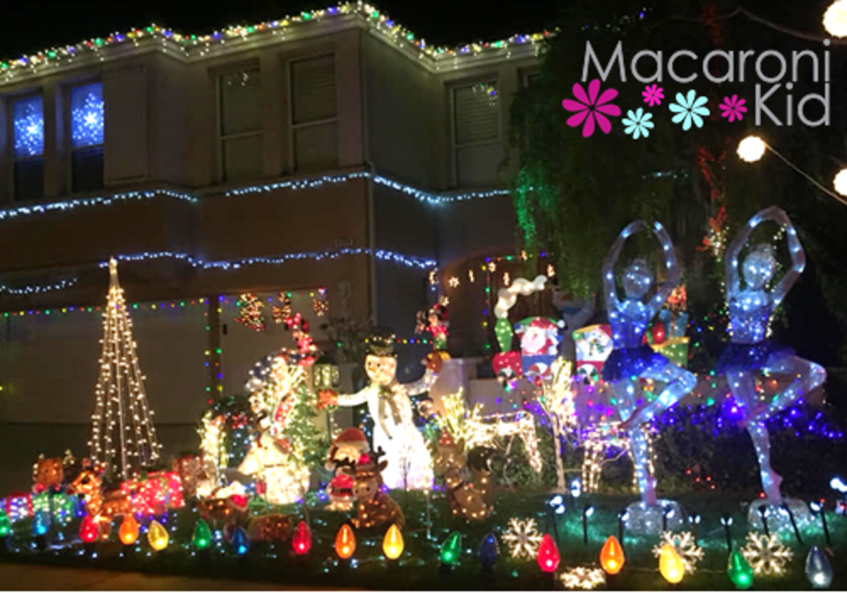 Neighborhoods That Go All Out With FREE Holiday Light Displays