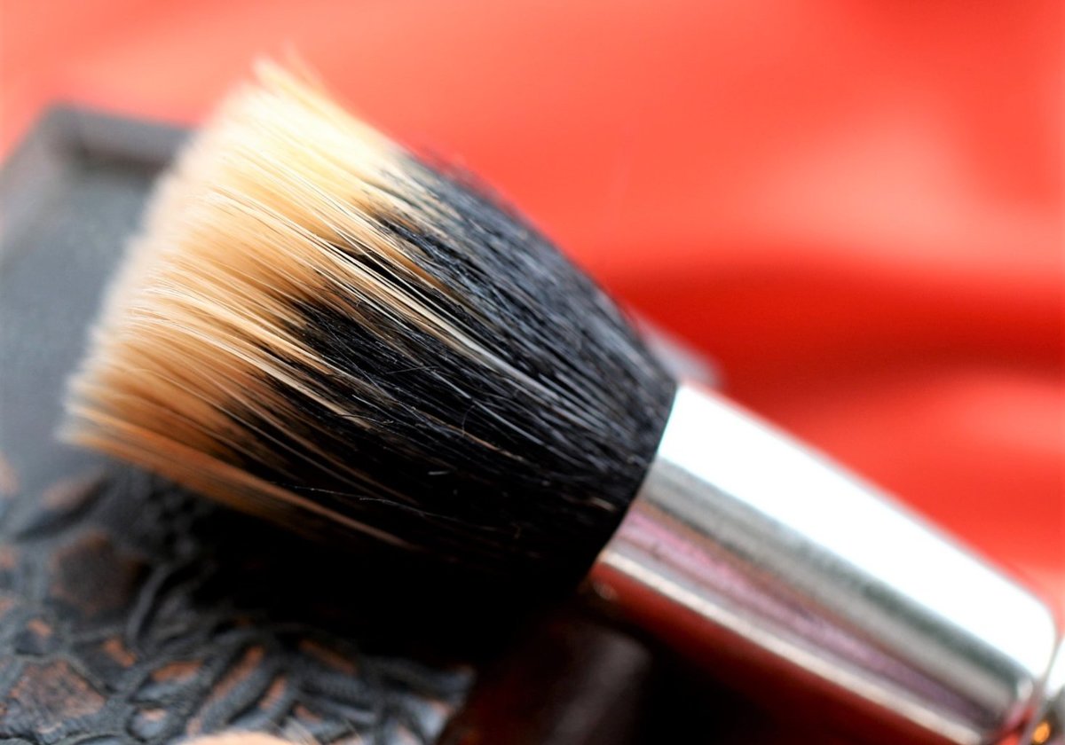 Stippling Brush: What Is It, And When Should You Use It?