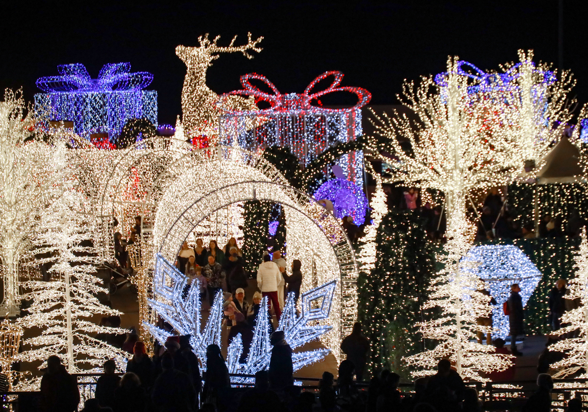 Holiday Magic comes to life in South Philadelphia this season