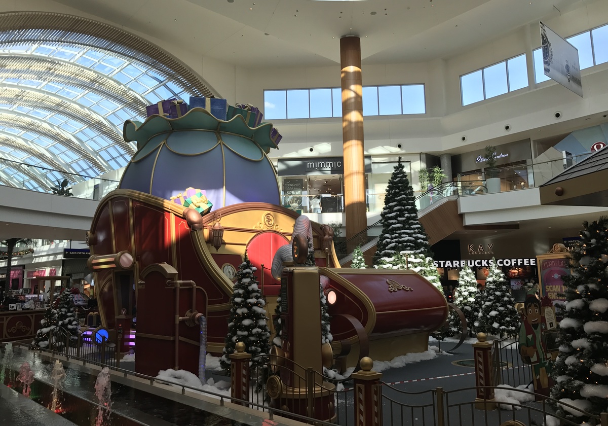 Santa's Flight Academy The Mall at Short Hills Santa Photo Experience