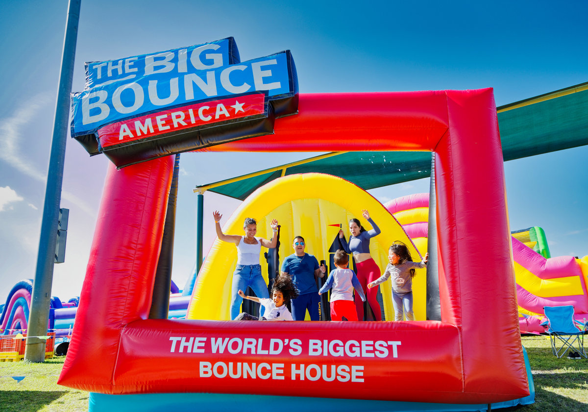 Art Station for kids - BOOK FROM JUST $40 / FREE DELIVERY MIAMI AND BROWARD  – Deluxe Bounce House