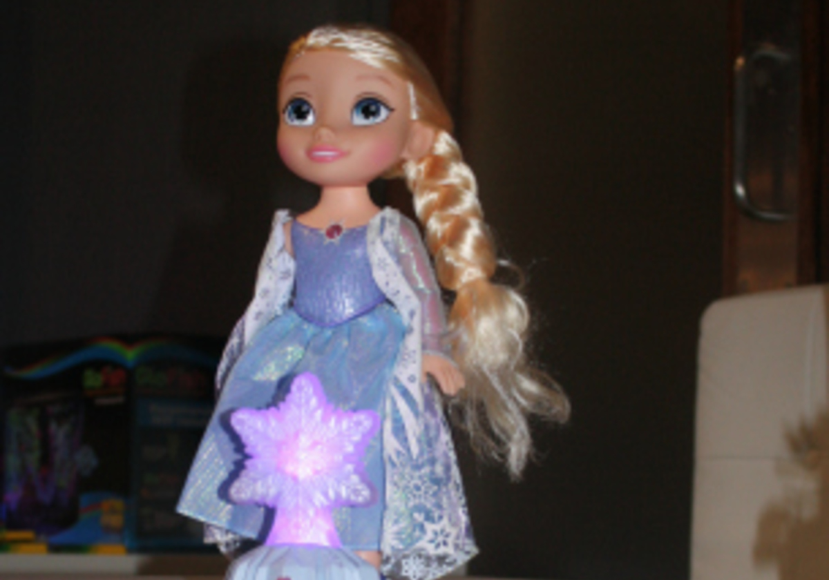 10. Elsa with Blue Hair in Frozen: Northern Lights - wide 3