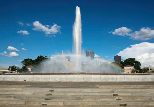 point state park fountain in downtown pittsburgh