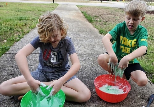 How to Make Corona Virus Oobleck, or Vibleck Easy science experiment for kids.