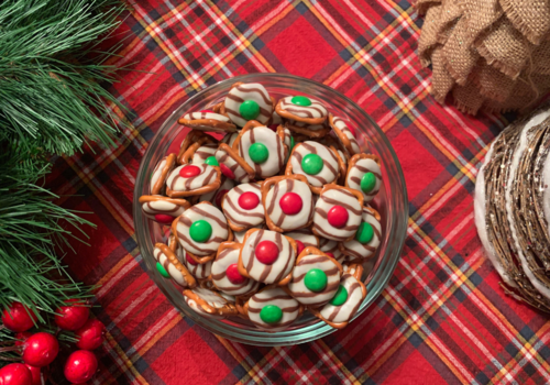 Christmas pretzel buttons