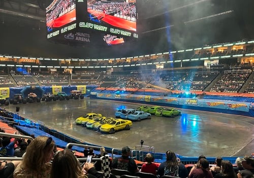 Hot Wheels Monster Truck Glow Party Live  3 