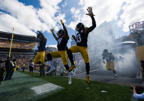 The Pittsburgh Steelers serenade fans with Christmas carols