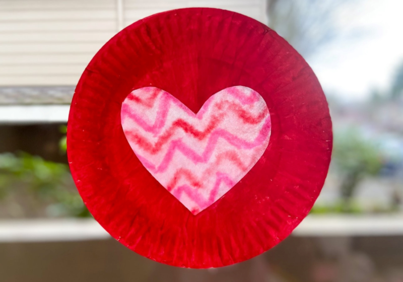 Paper Plate Sucatcher. Heart shaped for valentine's day