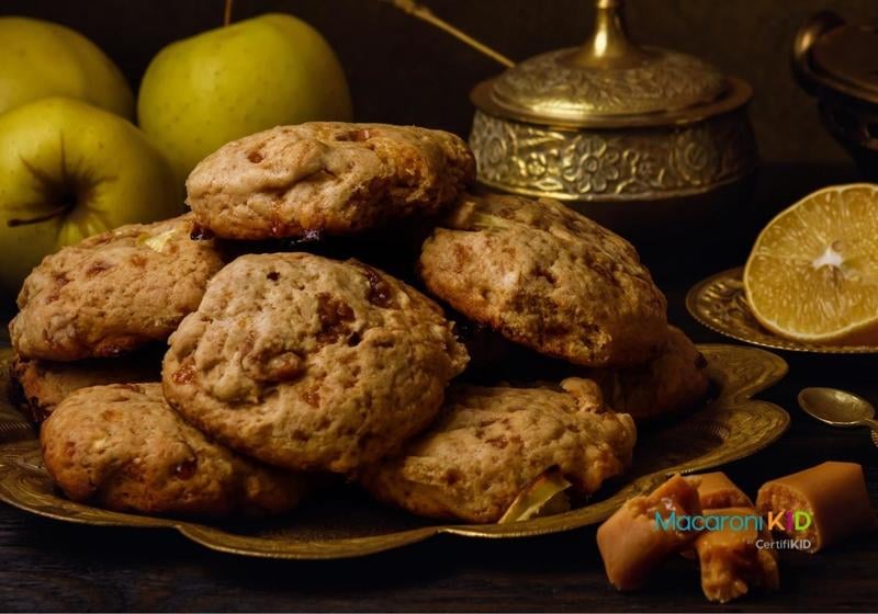 Cookies with apples and caramel