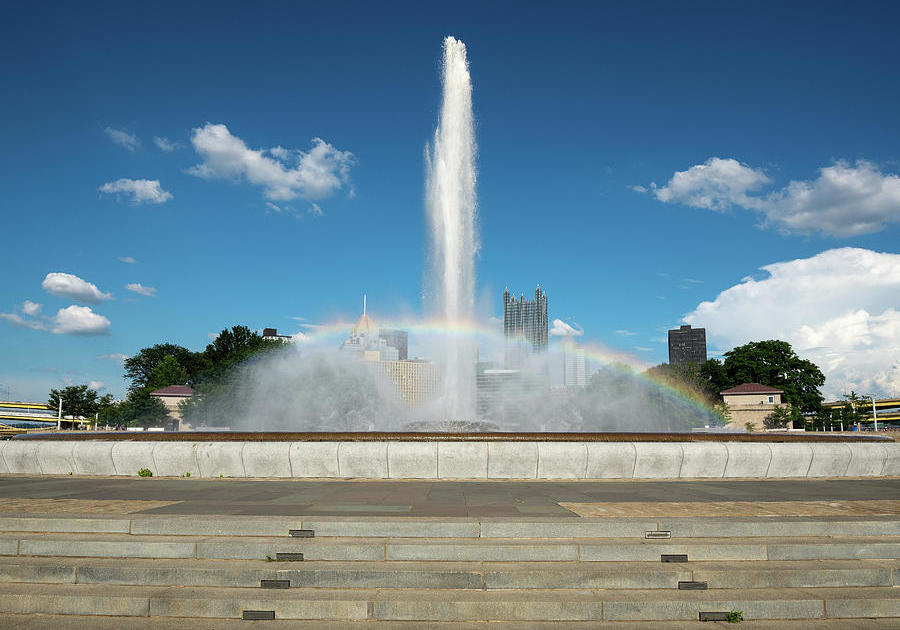 point state park fountain in downtown pittsburgh