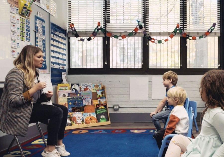 teacher reading to preschoolers