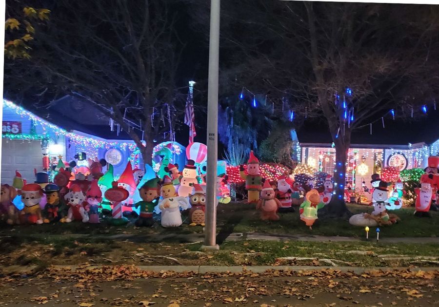 Where to Go to Enjoy Christmas Lights in Chico Macaroni KID Chico