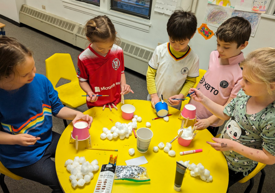 preschoolers crafting