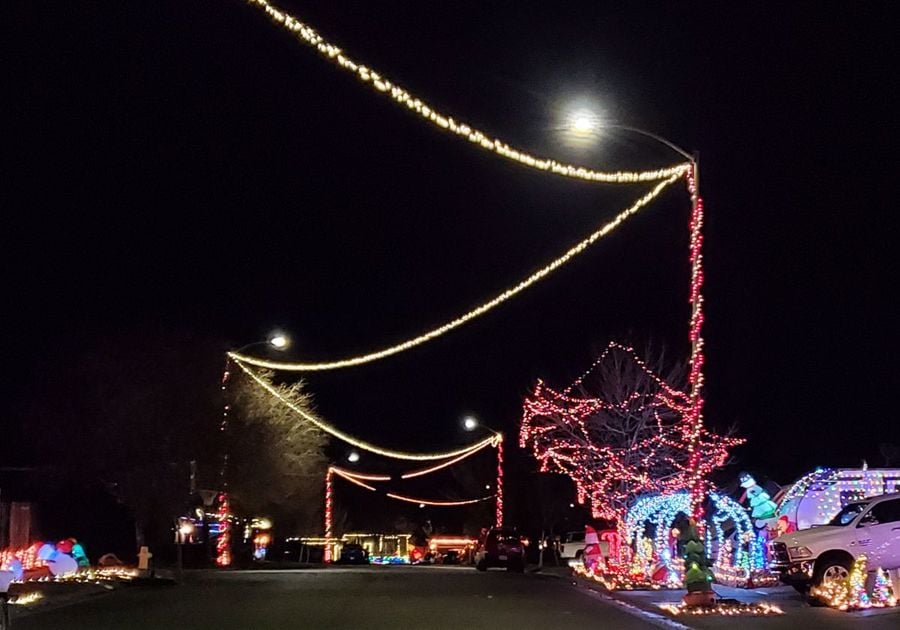 Where to Go to Enjoy Christmas Lights in Chico Macaroni KID Chico