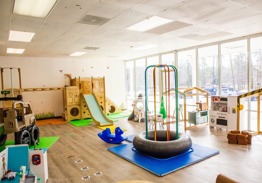 Jungle Jamz Play Cafe Suffolk VA Indoor Playground for moms and kids babies toddlers through age 7 play equipment toys slide jungle gym pretend play active indoor activities imaginative play