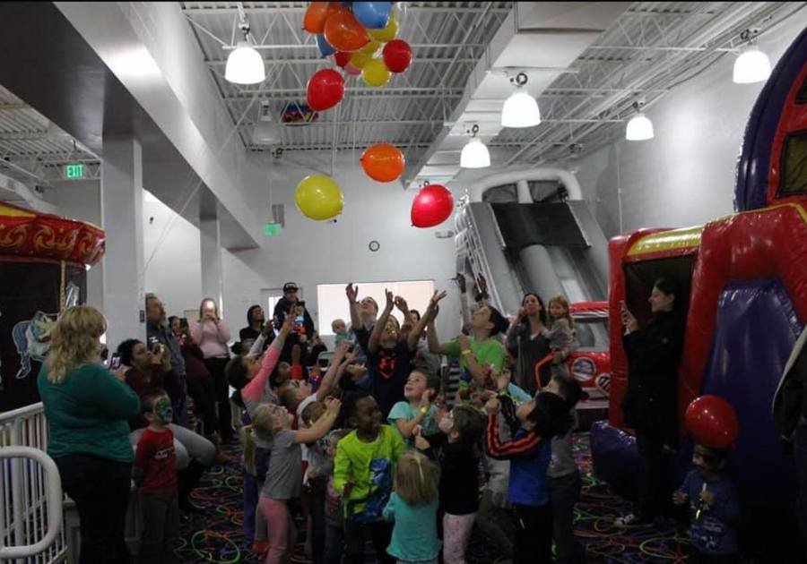 Make a Balloon Drop for the kids for New Years