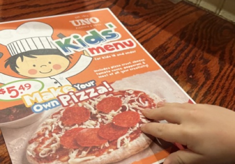 Kids Make Their Own Pizza at UNOs