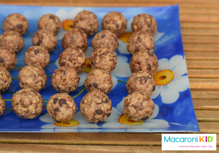 No-Bake Peanut Butter, Oatmeal and Chocolate Chip Energy Balls