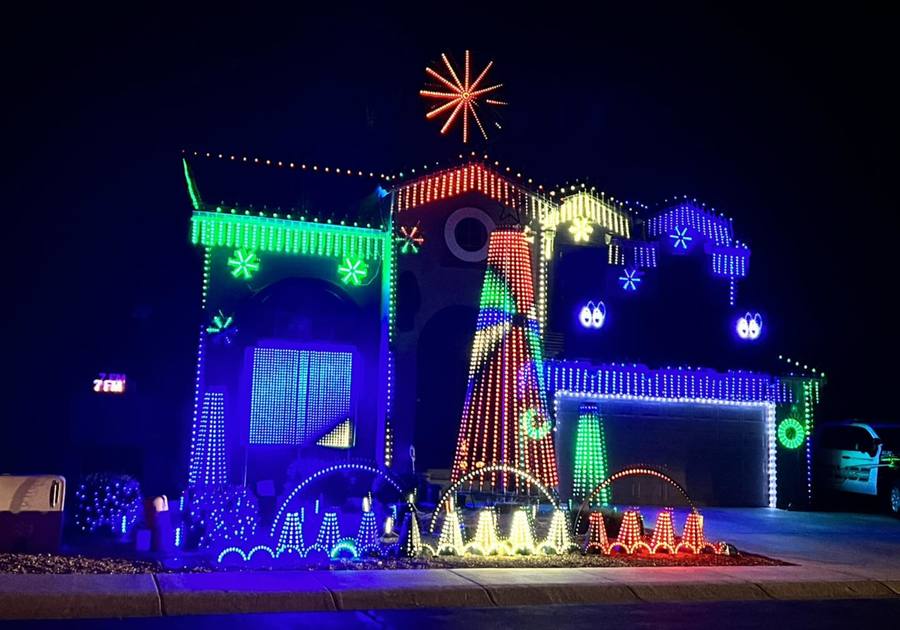 Check out these local holiday light shows! Macaroni KID Surprise