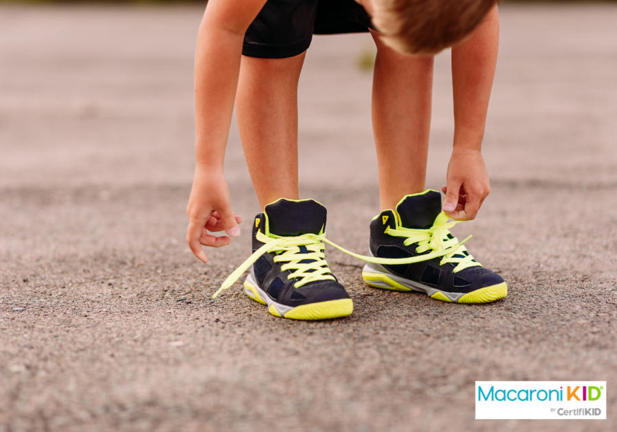 kid tying their gymshoes