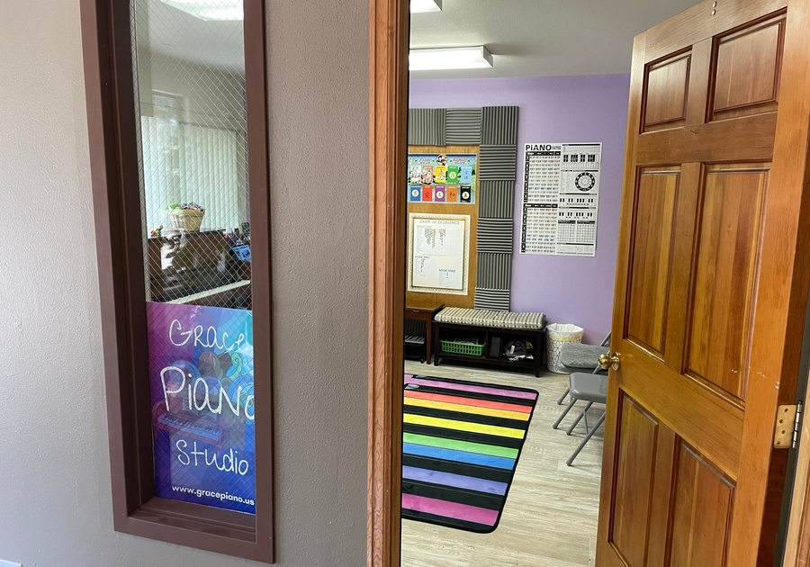 Grace Piano Studio, Studio view light purple wall, piano rug, fun place to learn in Evergreen CO