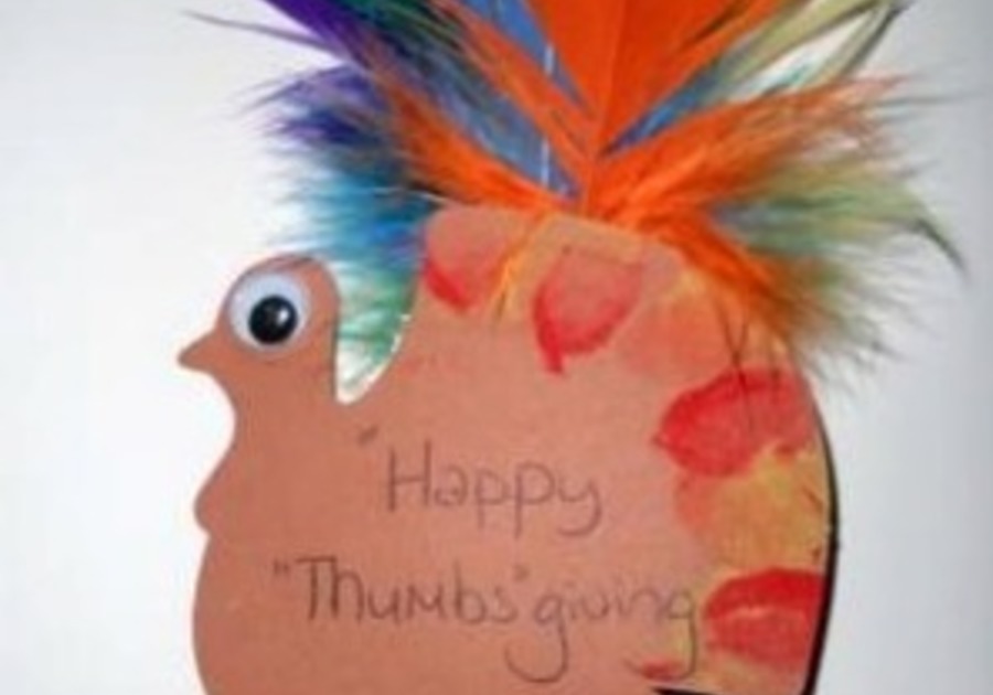 Easy Thanksgiving Craft: “Thumbs”-giving Turkey