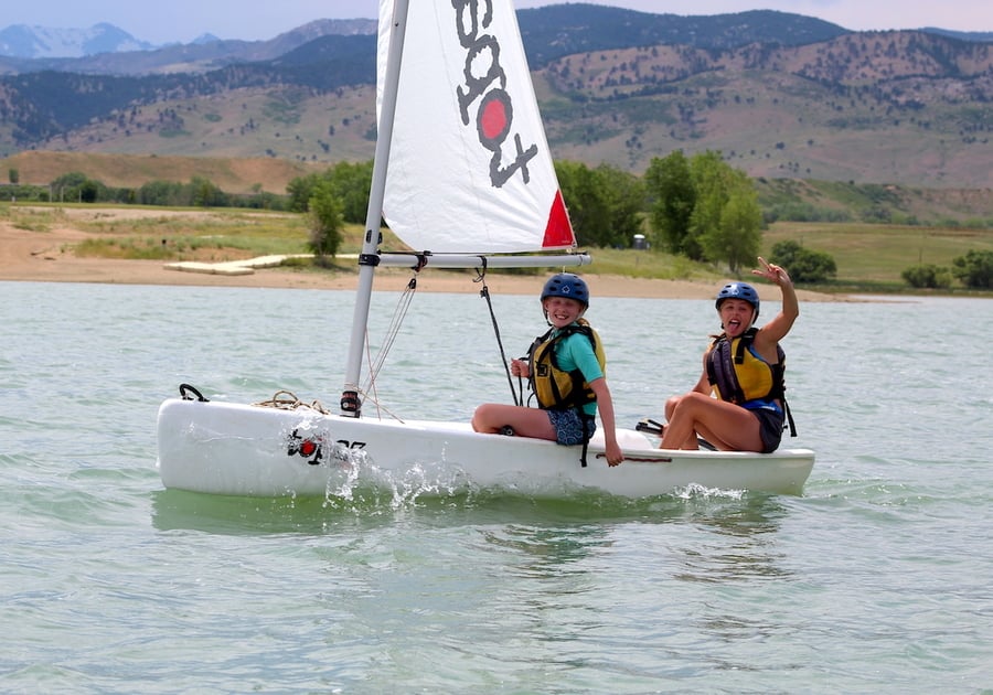 children sailing at Community Sailing of Colorado Summer Camp