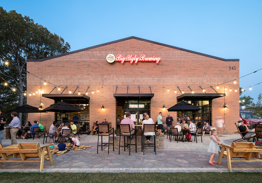 Big Ugly Brewing Chesapeake brewery family friendly dog friendly moms night out date night relaxing environment