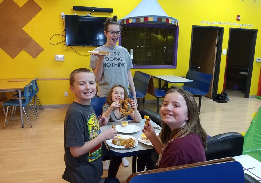 Children eating at Funtastic