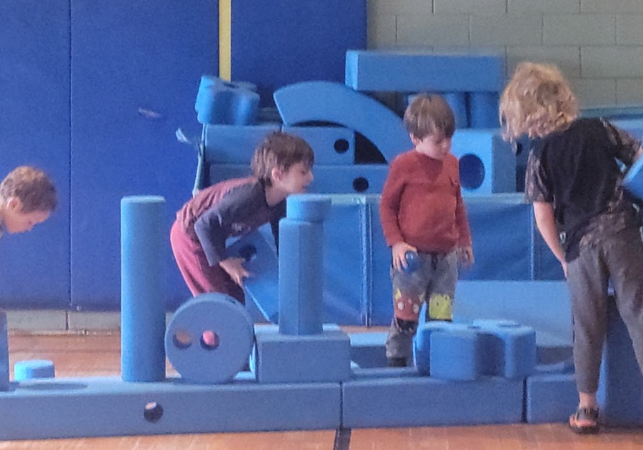 kids building with large foam