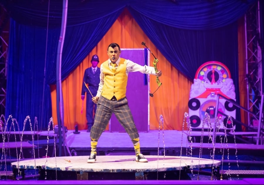 Cirque Italia Water Circus Gold