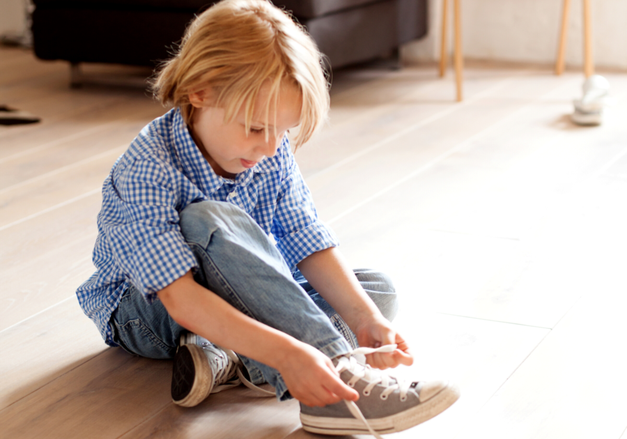 teaching kids to tie shoes in a minute