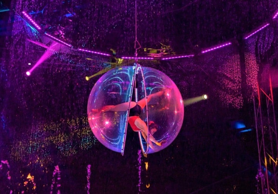 Cirque Italia Water Circus: 1950's Dreams