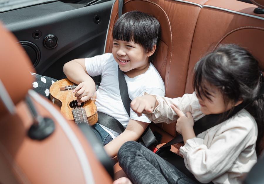 kids in car