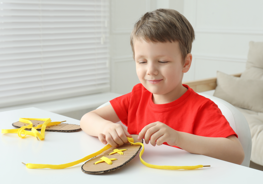 teaching kids to tie shoes