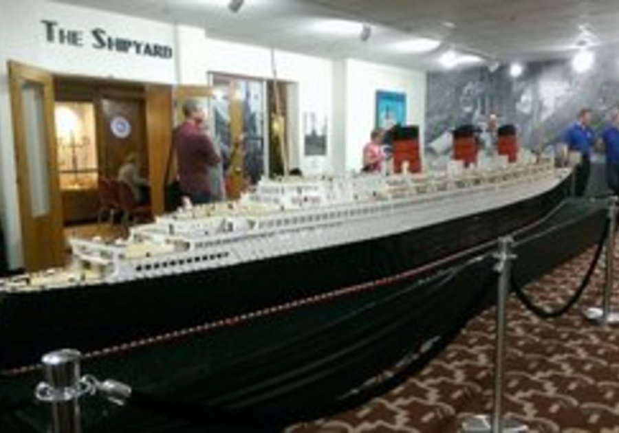 WORLD'S LARGEST LEGO© BRICK MODEL SHIP TO THE QUEEN MARY | KID Chino