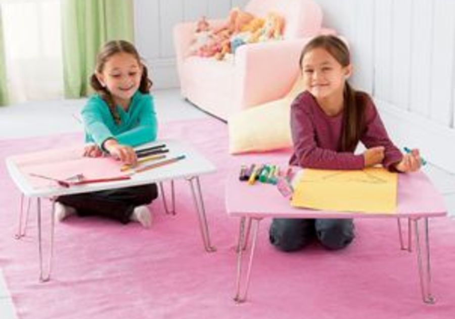 kids floor table